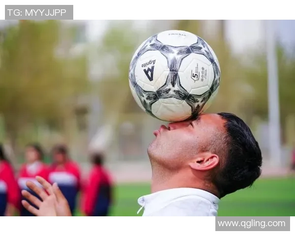 绰号岩石的足球明星如何在绿茵场上展现力量与激情